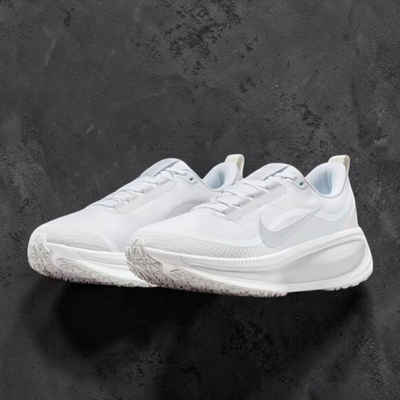Nike Vomero 18 GORE-TEX Waterproof Mens Running Shoes Size 11 HQ7001 100 NEW main image 9